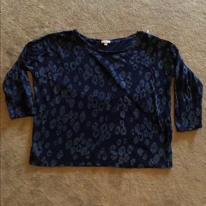 Gap women’s top with shoulder zipper accent XL